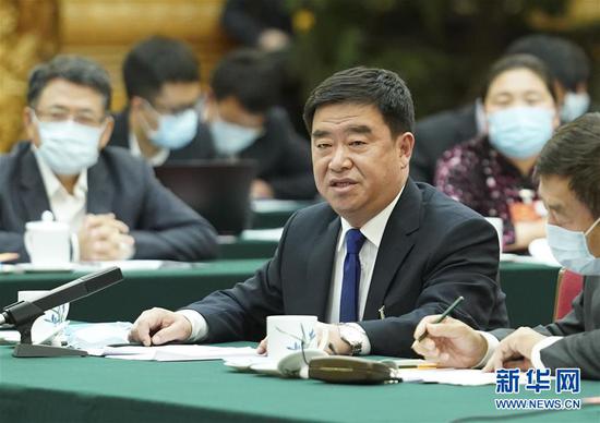5月22日，全國人大代表薛志國參加內(nèi)蒙古代表團(tuán)的審議并發(fā)言。新華社記者 黃敬文 攝