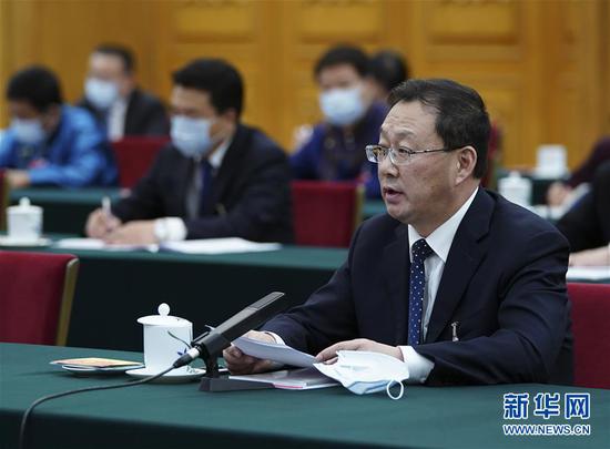 5月22日，全國人大代表霍照良參加內(nèi)蒙古代表團(tuán)的審議并發(fā)言。新華社記者 謝環(huán)馳 攝