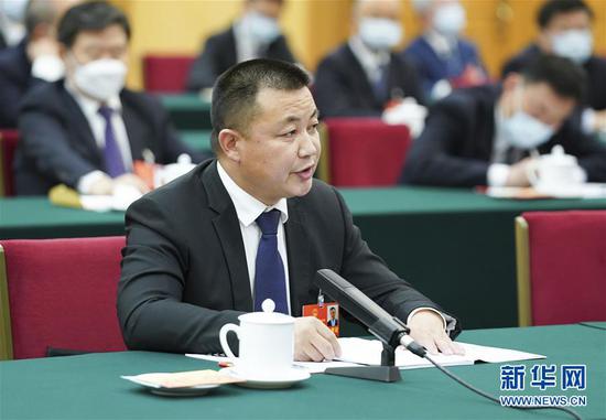  5月24日，全國人大代表張文喜參加湖北代表團(tuán)的審議并發(fā)言。新華社記者 黃敬文 攝